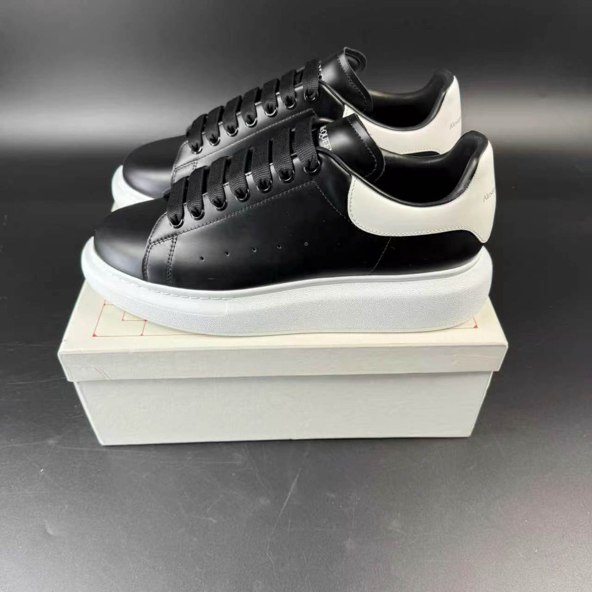 MQ-Sneakers