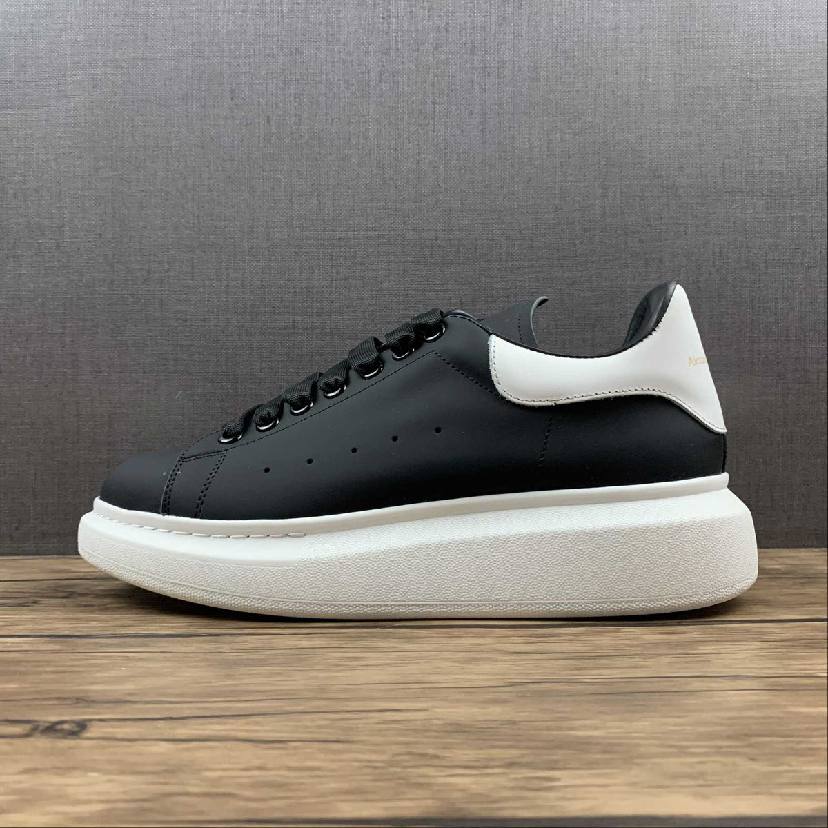 MQ-Sneakers